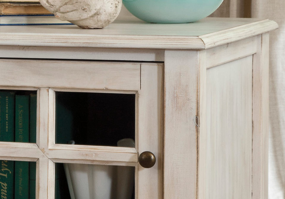 Mirimyn White Accent Table - Image 3