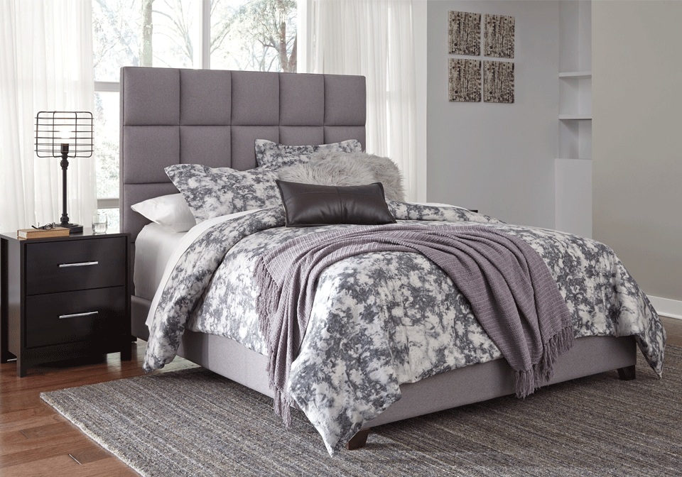 Dolante Gray Tufted Queen Upholstered Bed