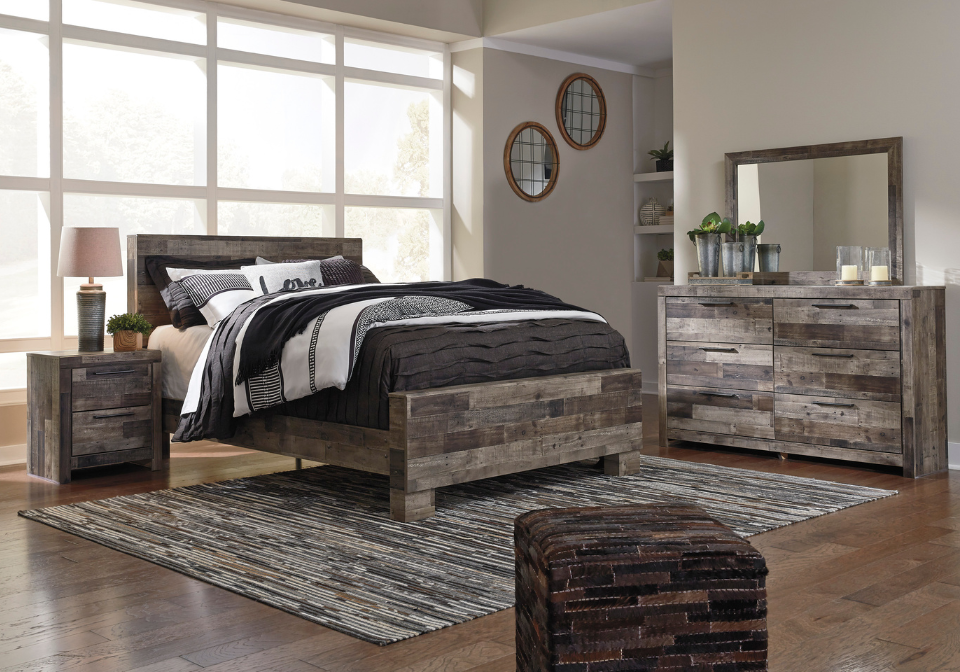 Derekson Multi-Gray Queen Panel Bedroom Set
