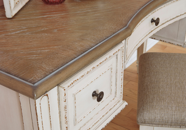 Realyn 3-Piece Vanity Set - Image 3