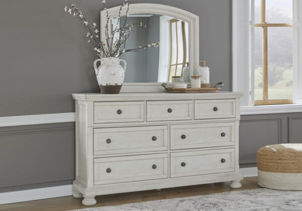 Robbinsdale King Panel Bed Set - Image 2
