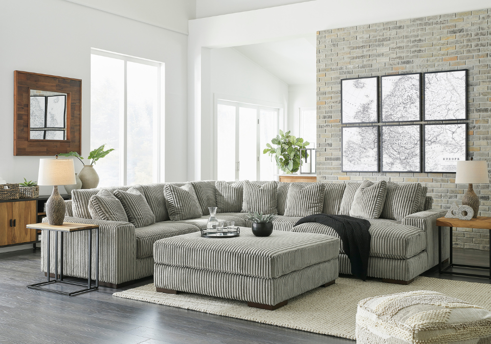 Lindyn Fog 5-Piece RAF Chaise Sectional