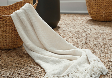 Alternative view of Tamish Cream Throw