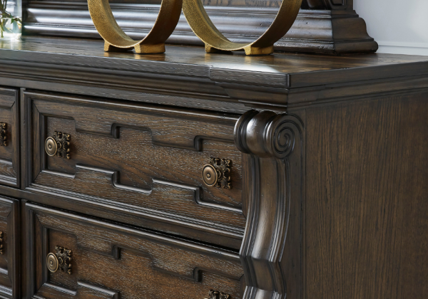 Maylee King Upholstered Bed Set - Image 7