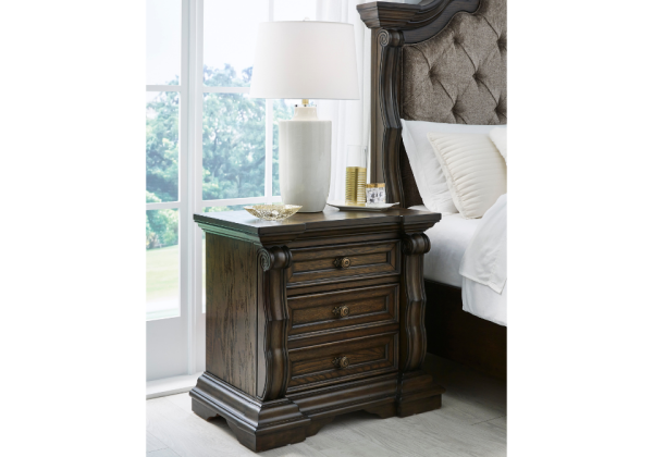 Maylee King Upholstered Bed Set - Image 6