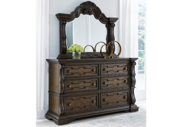 Maylee Dresser