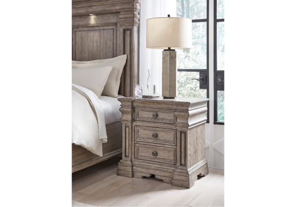 Blairhurst Two Tone King Panel Bedroom Set - Image 5