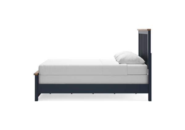 Landocken Queen Panel Bed - Image 5
