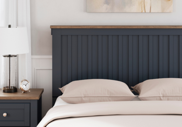 Landocken Queen Panel Bed - Image 2
