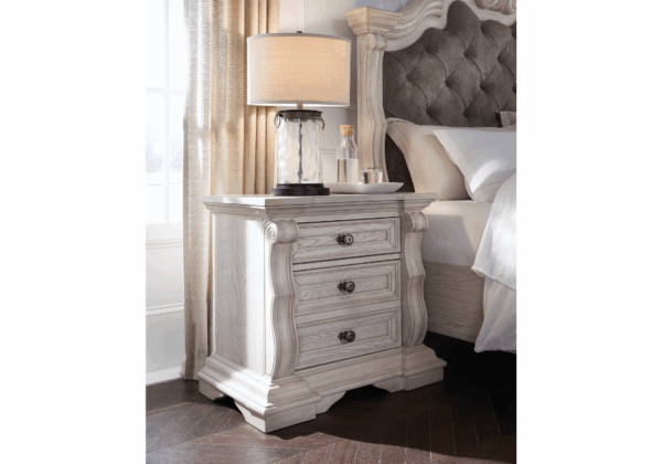 Bruchandi Antique White King Five-Piece Set - Image 4